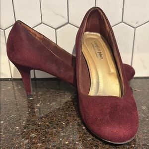 Comfort Plus by Predictions Maroon Heels faux suede, size 7.5